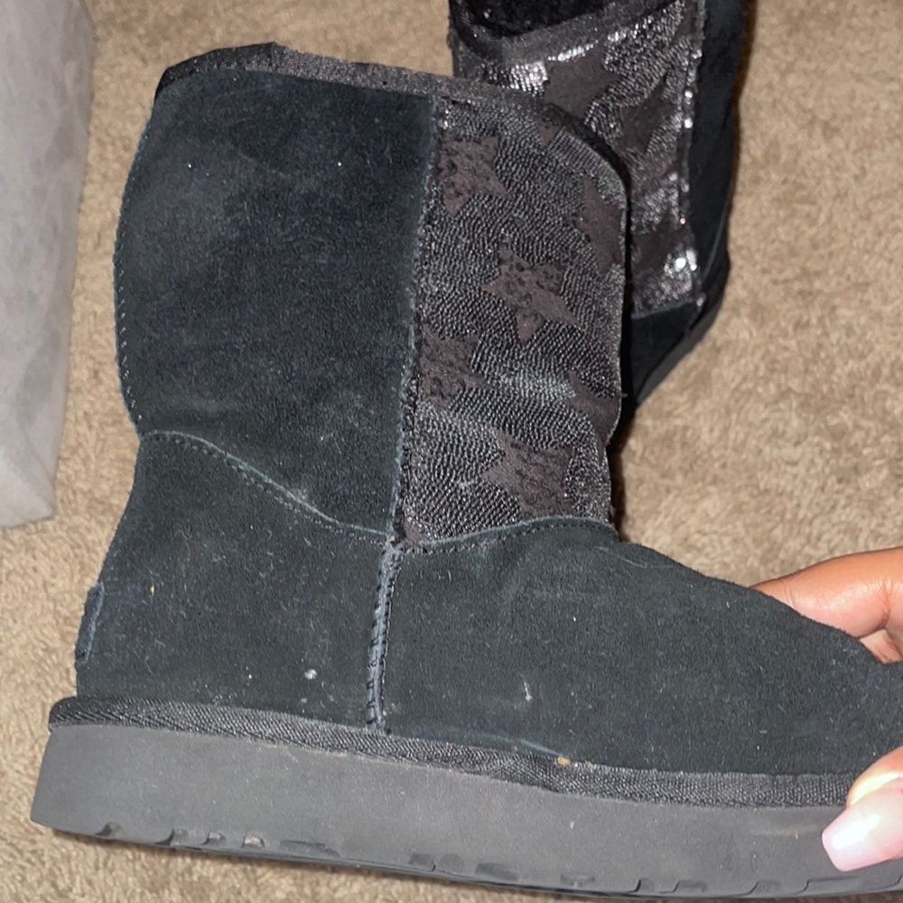 Sequin With Black Stars, Very Comfortable - image 4